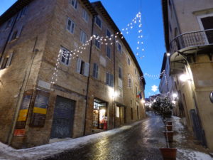 Via Raffaello Urbino con il cane