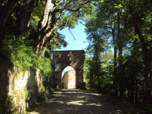 Ingresso castello di Bianello - appennino reggiano